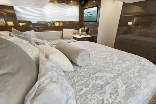 Sweet Caroline Yacht Photos Pics Master Stateroom