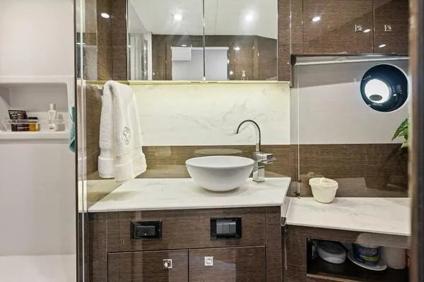 Sweet Caroline Yacht Photos Pics Master Head & Shower