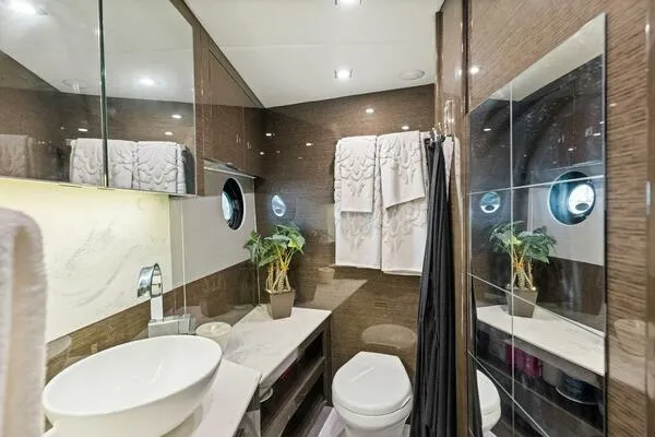 Sweet Caroline Yacht Photos Pics Master Head & Shower