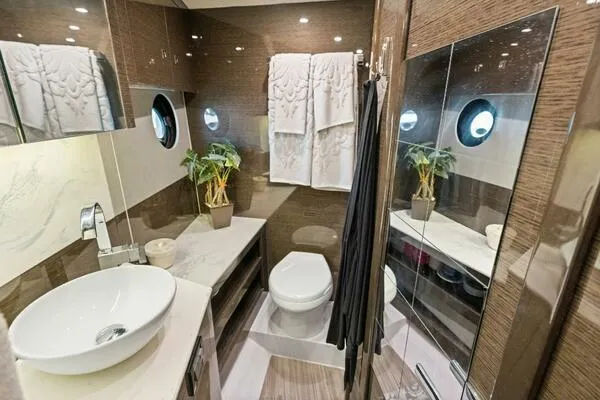 Sweet Caroline Yacht Photos Pics Master Head & Shower