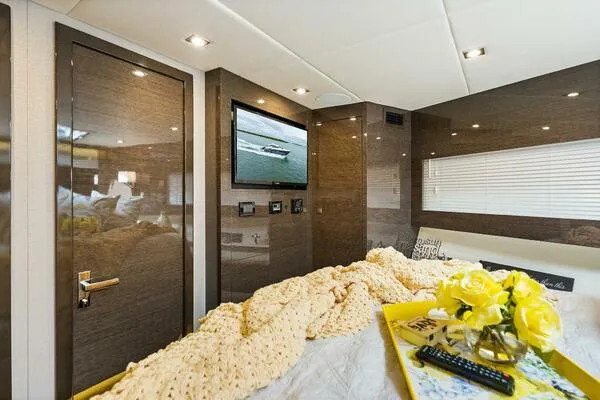 Sweet Caroline Yacht Photos Pics VIP Stateroom