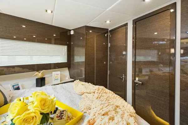 Sweet Caroline Yacht Photos Pics VIP Stateroom