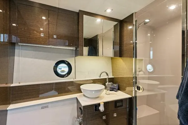 Sweet Caroline Yacht Photos Pics VIP Head & Shower