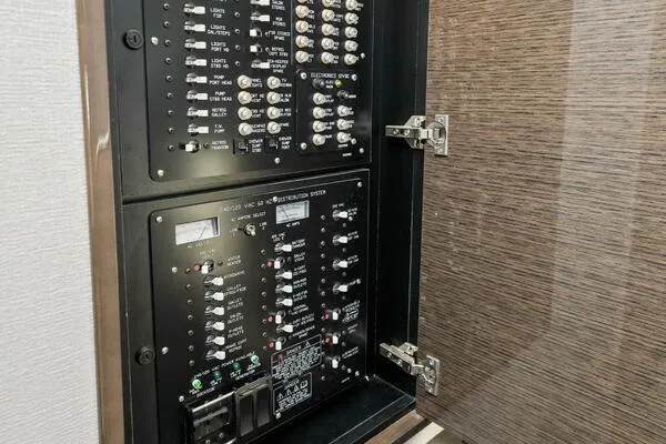 Sweet Caroline Yacht Photos Pics Control Panal