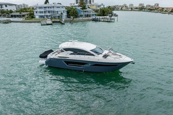 2020 Cruisers Yachts 46 