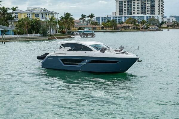 2020 Cruisers Yachts 46 