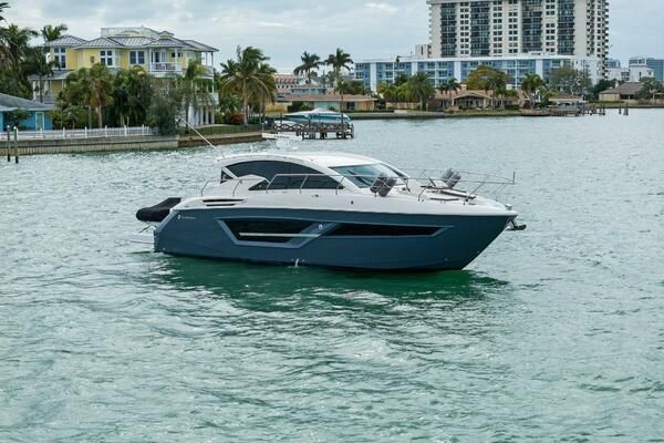 2020 Cruisers Yachts 46 Cantius