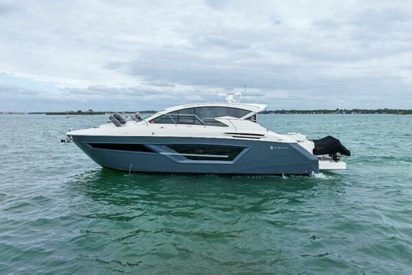 2020 Cruisers Yachts 46 