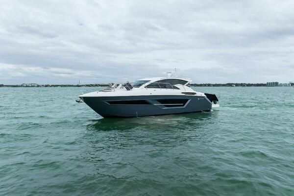 2020 Cruisers Yachts 46 