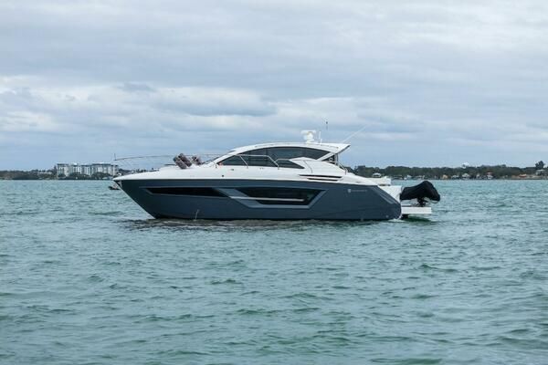 2020 Cruisers Yachts 46 