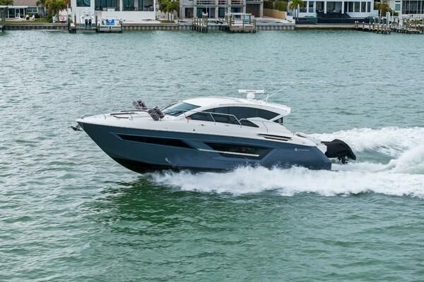 2020 Cruisers Yachts 46 