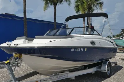 Bayliner 210 Deck Boat