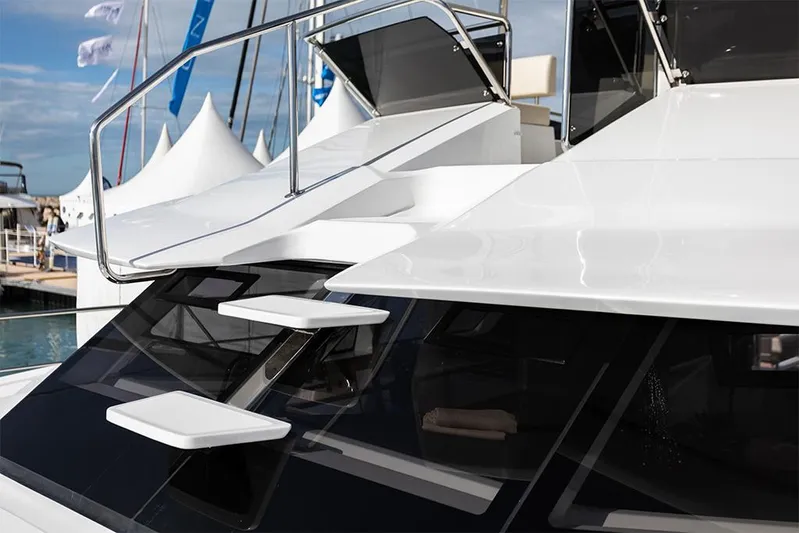 Aquila 44 Yacht Photos Pics 