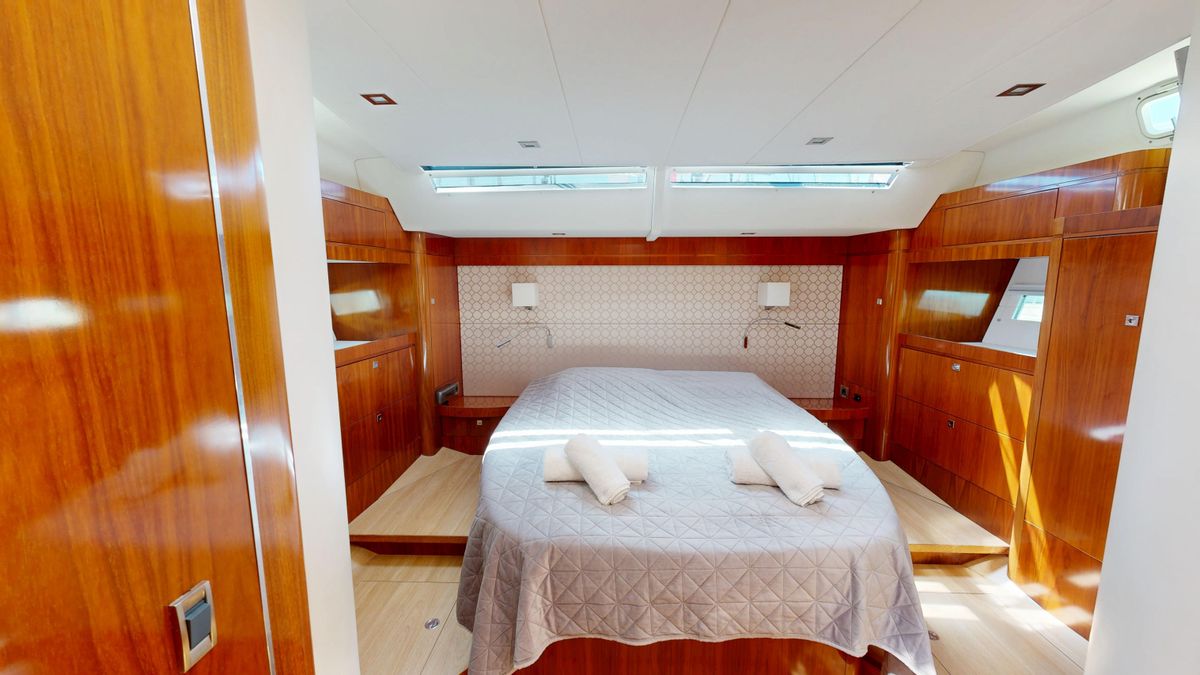 2012 Amel 56 