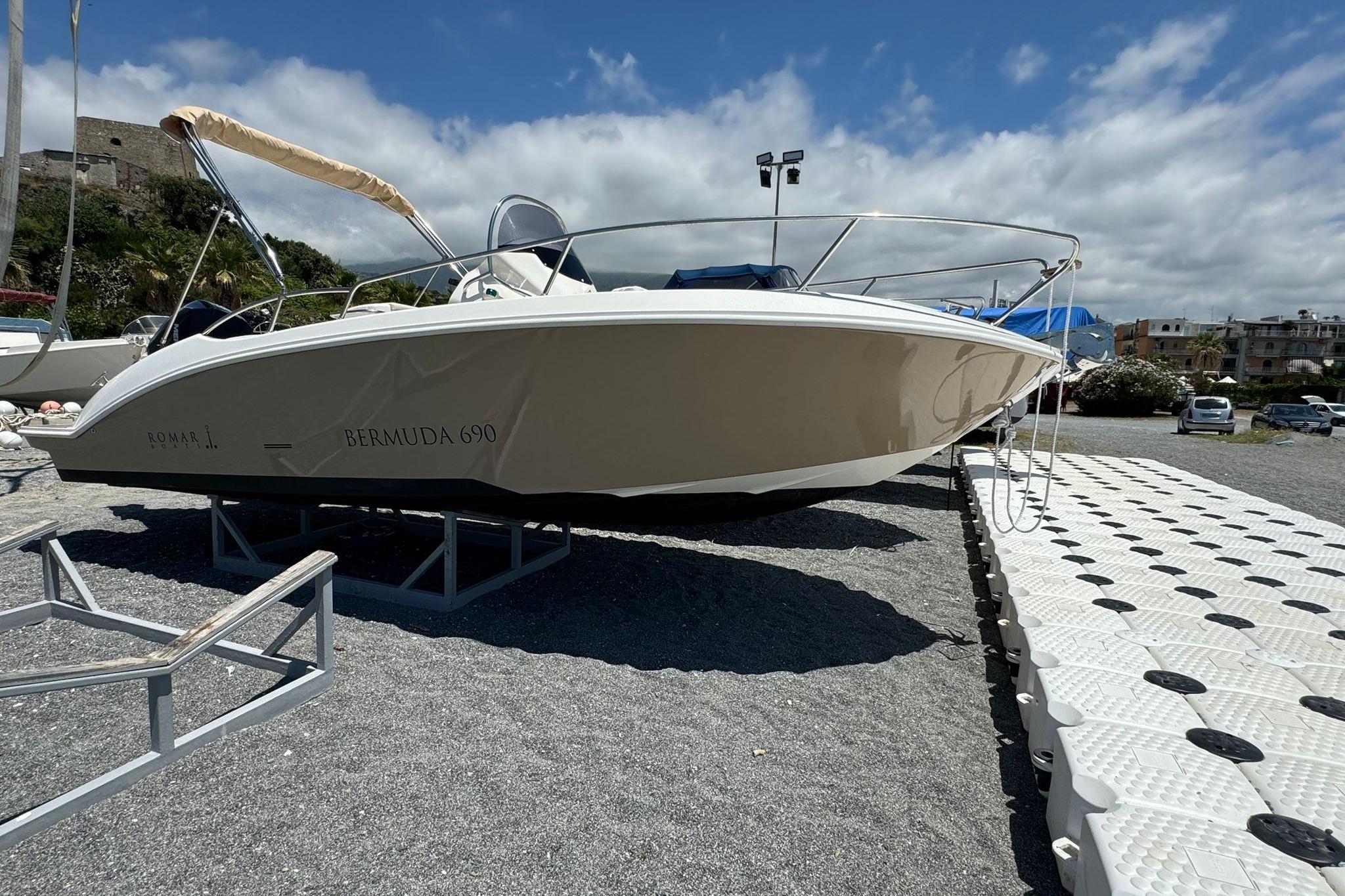 2020 Custom Bermuda 690