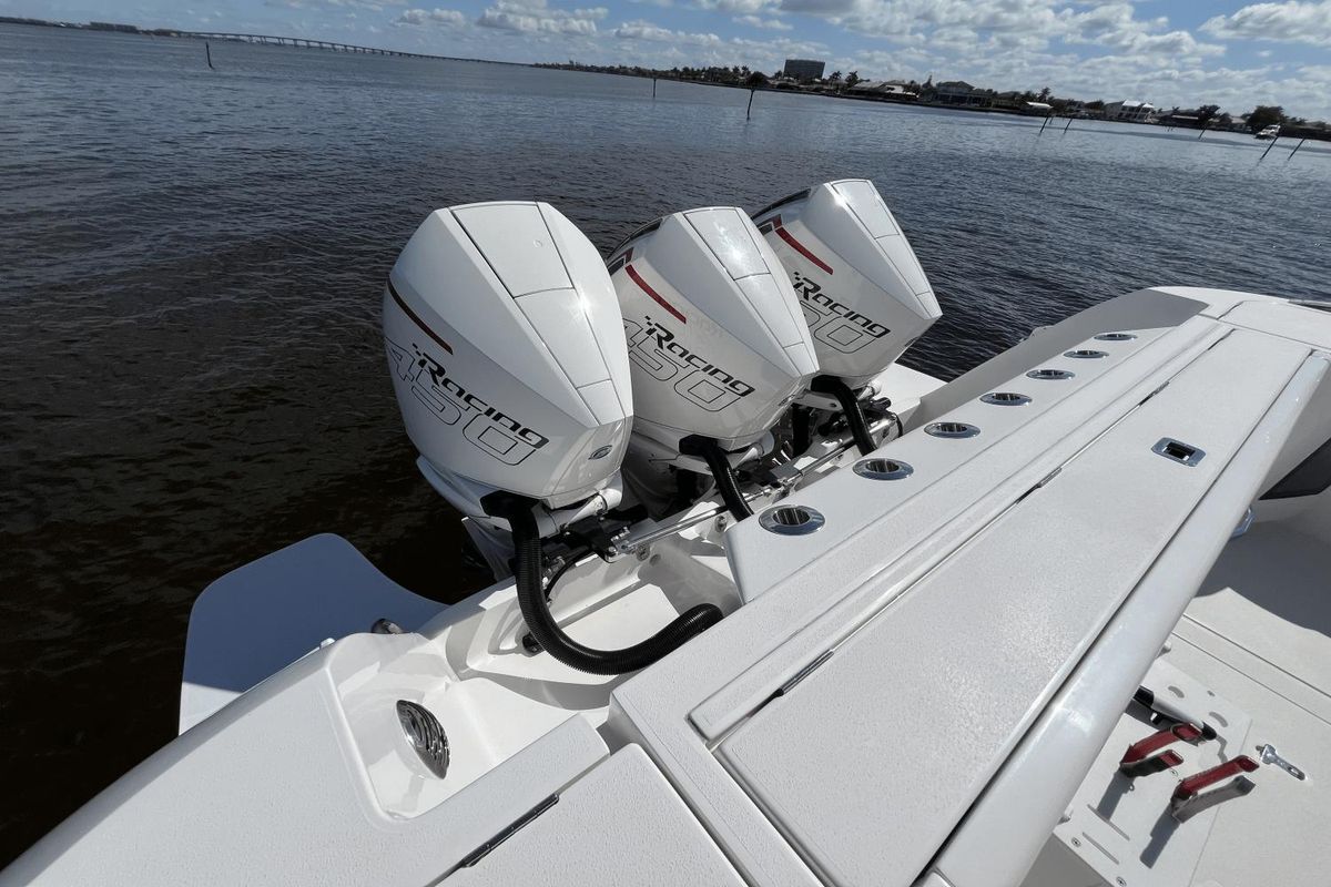 2021 Intrepid 43 