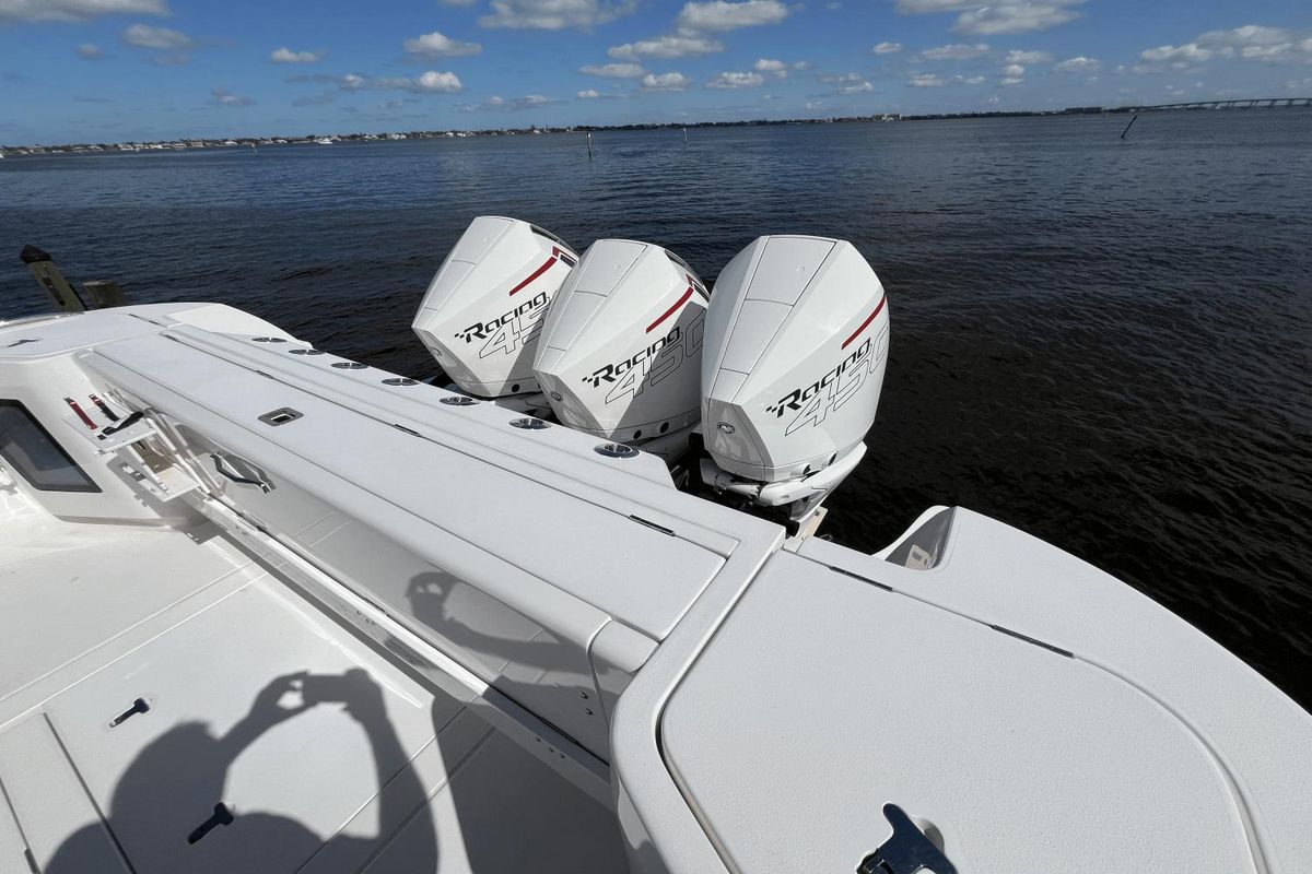 2021 Intrepid 43 