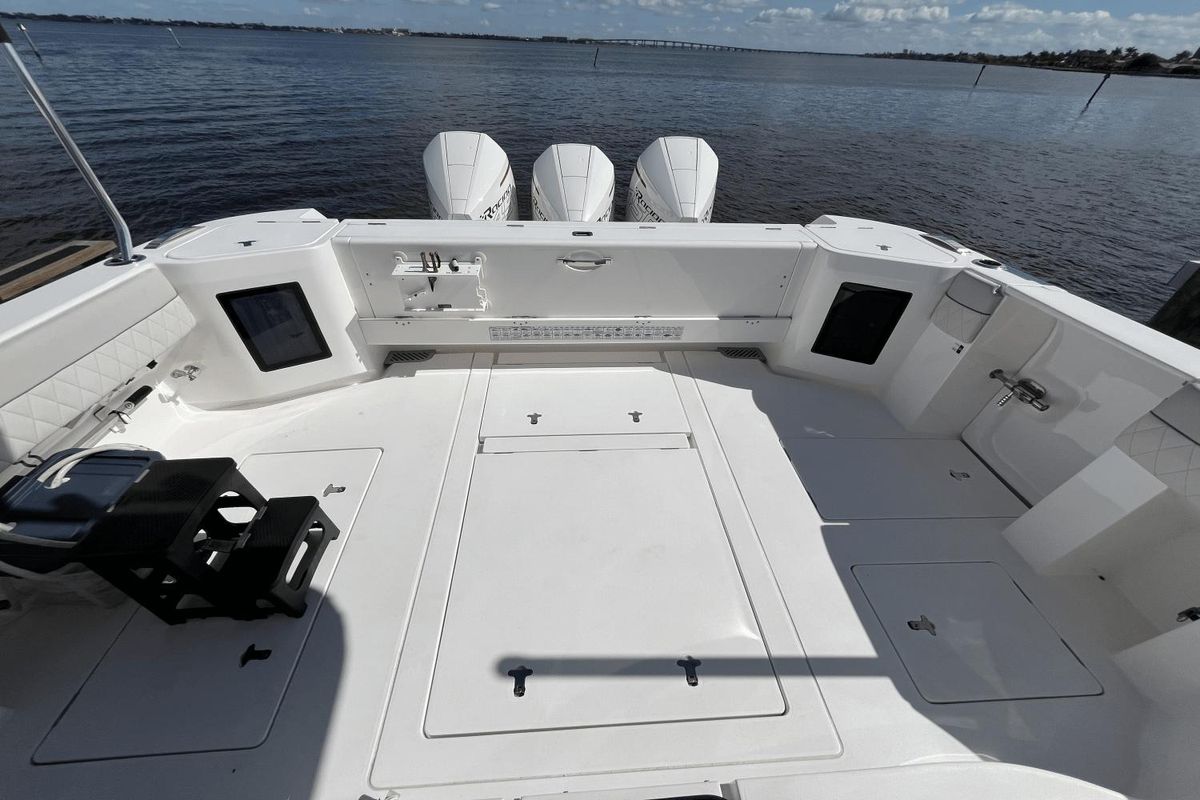 2021 Intrepid 43 