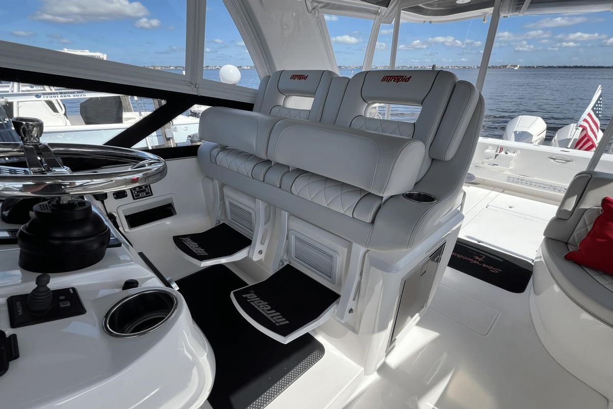 2021 Intrepid 43 