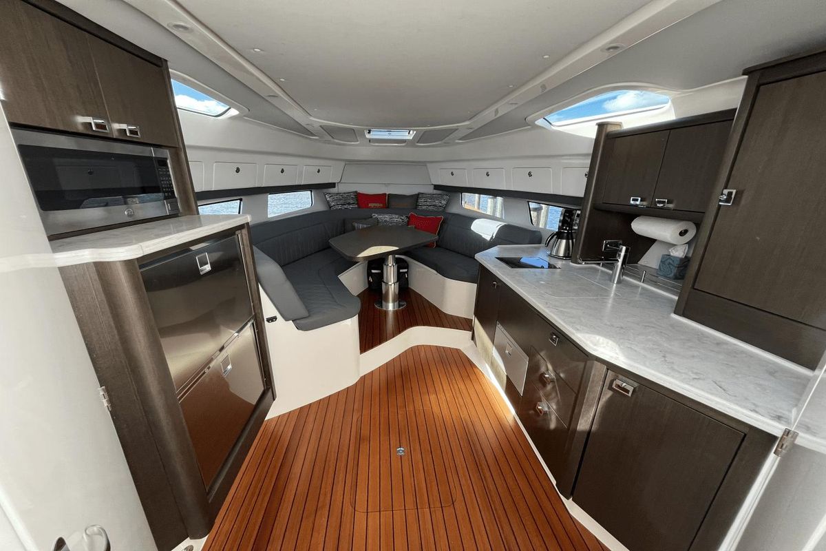 2021 Intrepid 43 