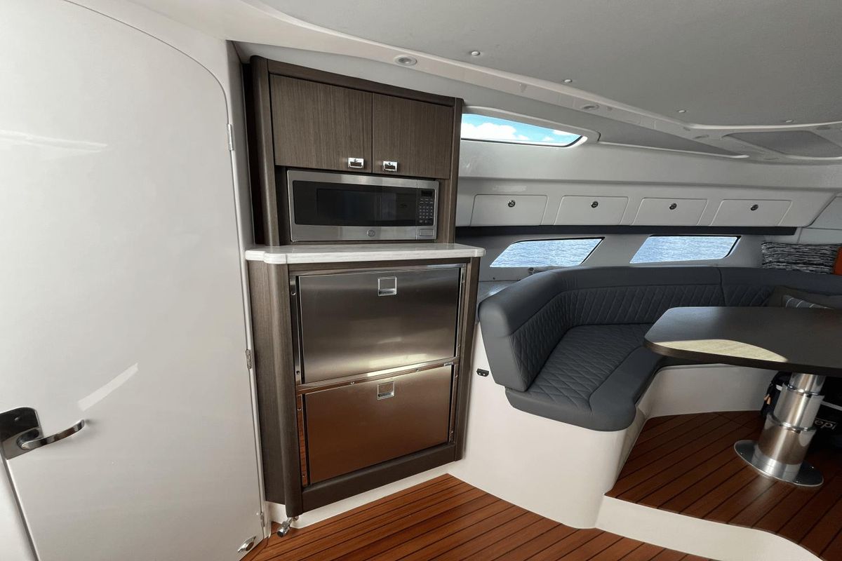 2021 Intrepid 43 