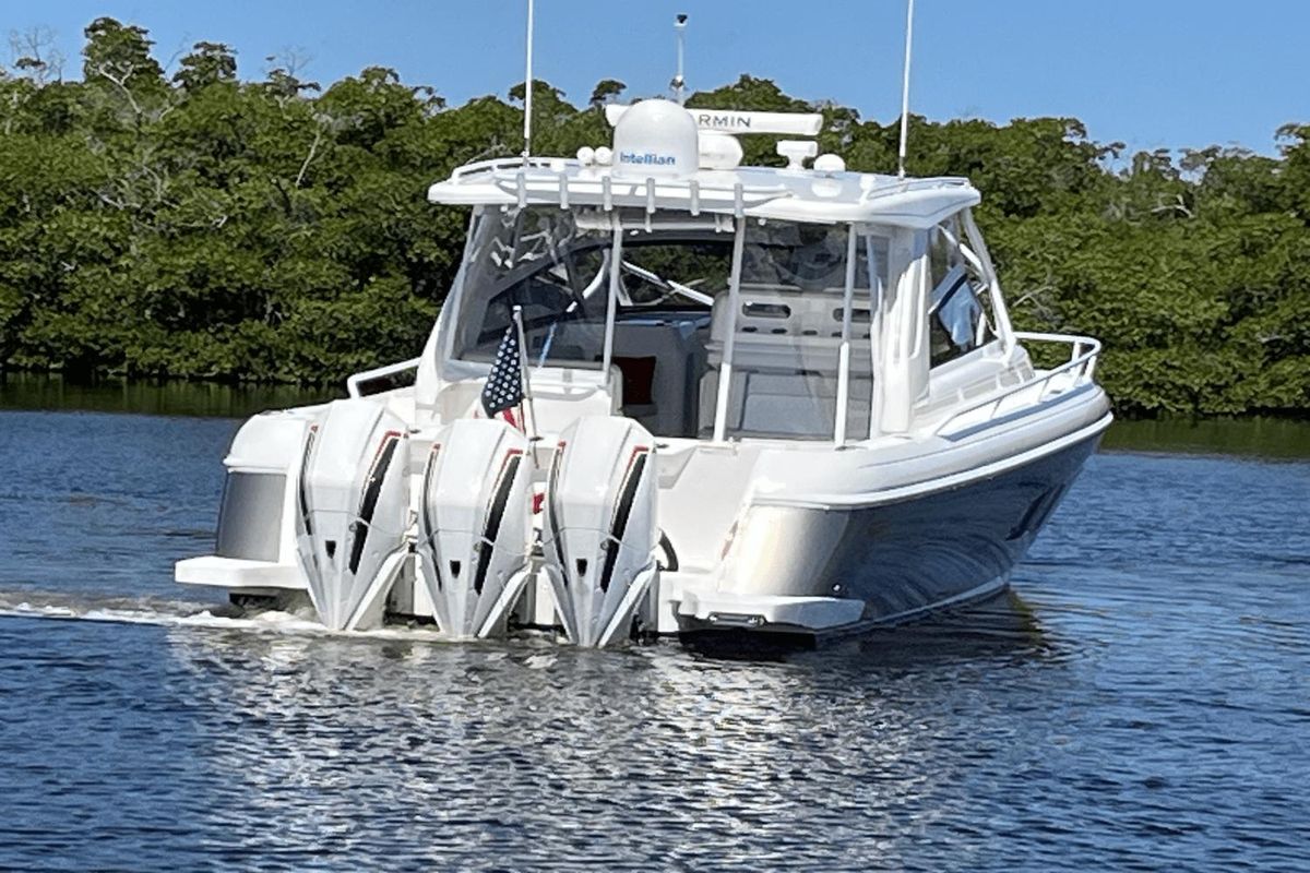 2021 Intrepid 43 
