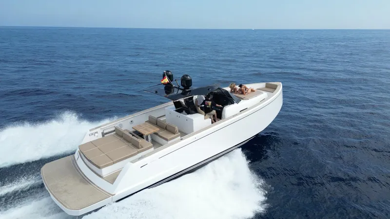 Planazo Yacht Photos Pics 2024 Pardo Yachts P43 cruising on open sea, showcasing sleek design and luxury features.