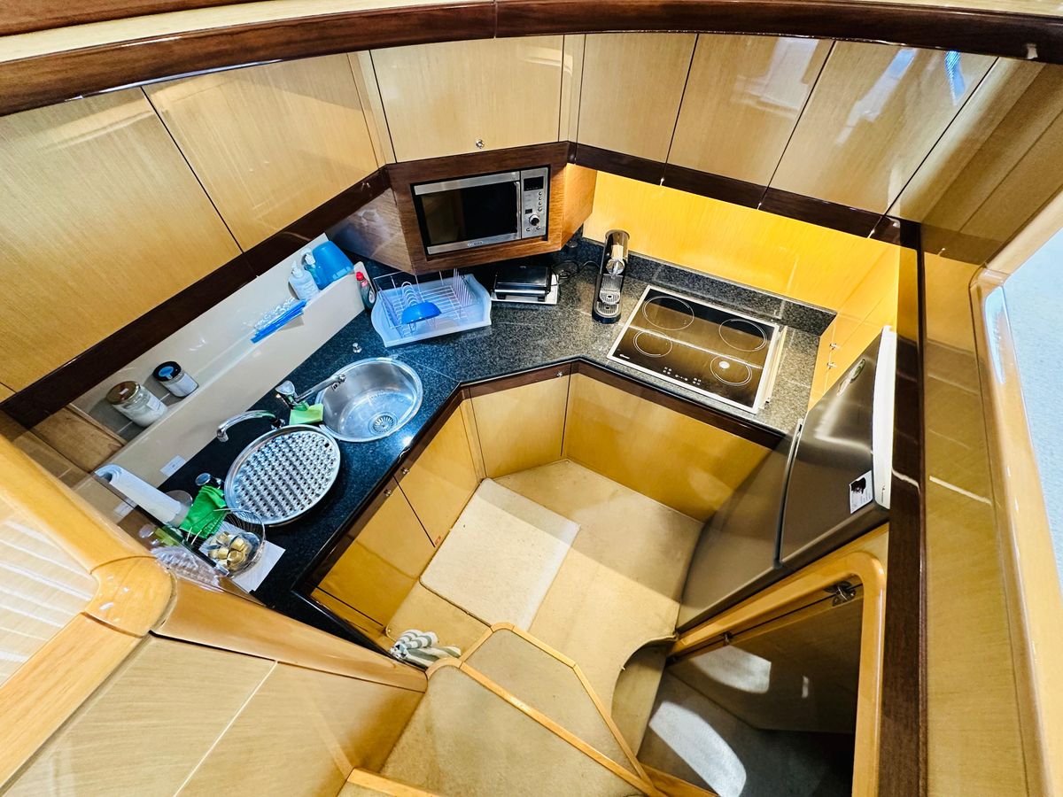 2005 Ferretti Yachts 55 