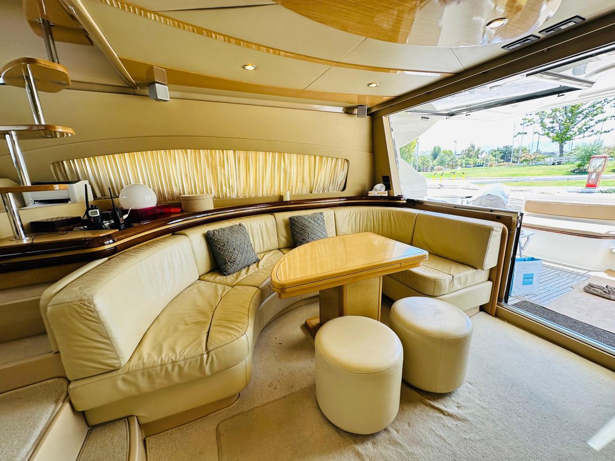 2005 Ferretti Yachts 55 