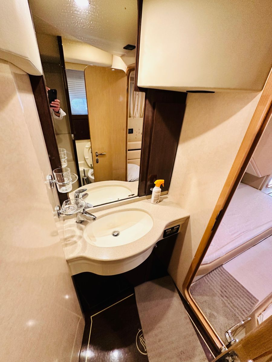 2005 Ferretti Yachts 55 