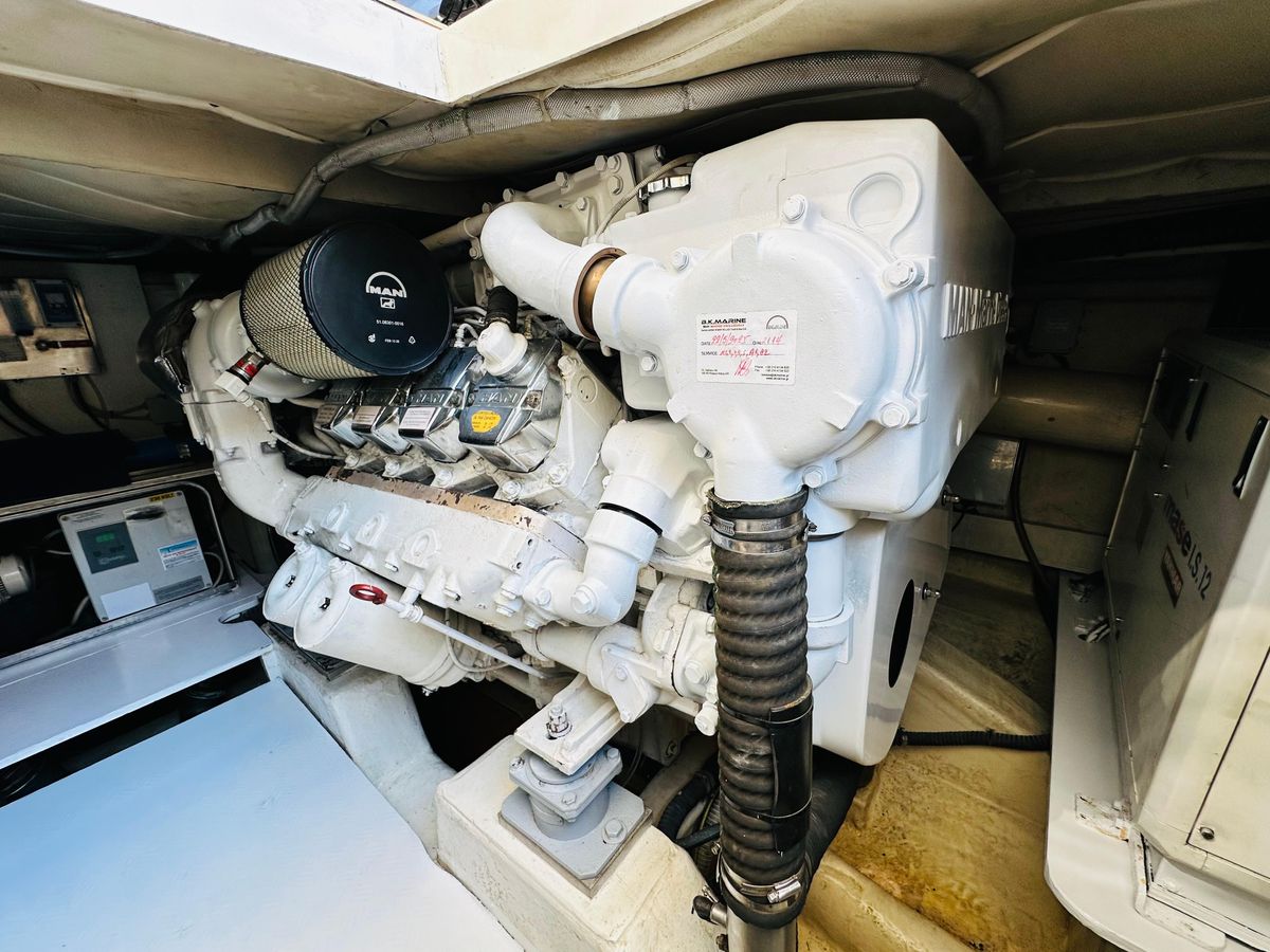 2005 Ferretti Yachts 55 