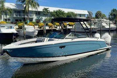 Cobalt R8 Outboard