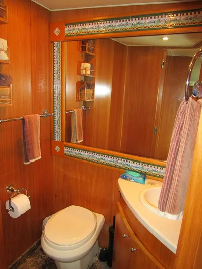 Shepsl X Yacht Photos Pics Day Head