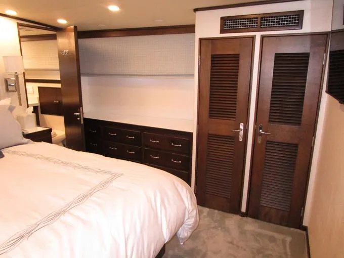 Shepsl X Yacht Photos Pics Master Looking to Port