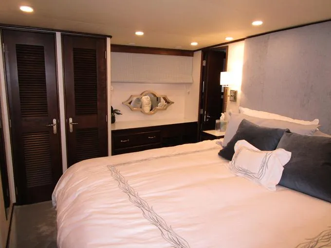 Shepsl X Yacht Photos Pics Master Looking to Stbd.