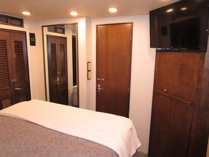 Shepsl X Yacht Photos Pics Portside VIP Looking Inboard