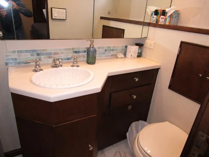 Shepsl X Yacht Photos Pics Stbd. Guest Head