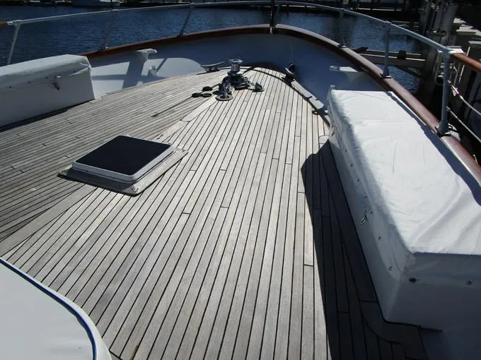 Shepsl X Yacht Photos Pics Foredeck