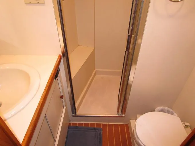 Shepsl X Yacht Photos Pics Captain's Head