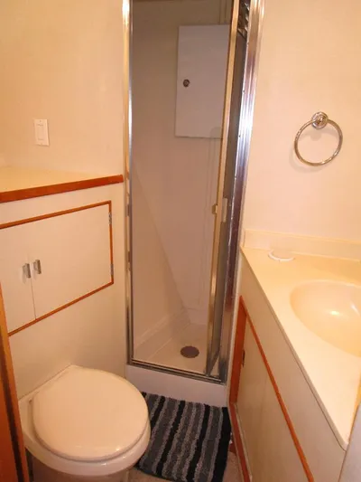 Shepsl X Yacht Photos Pics Crew Head