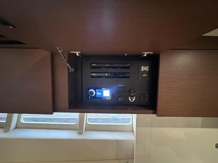  Yacht Photos Pics Entertainment system in 2013 Sea Ray 410 Sundancer yacht interior.