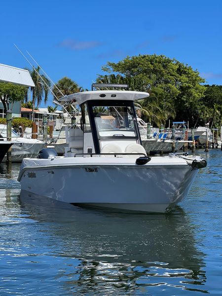 2020 Everglades 255 Center Console