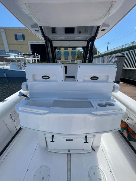 2020 Everglades 255 Center Console