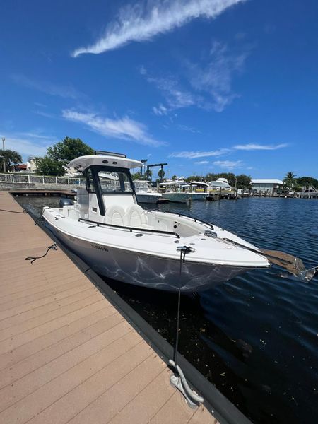 2020 Everglades 255 Center Console