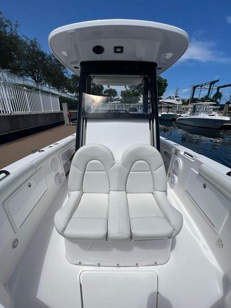 2020 Everglades 255 Center Console