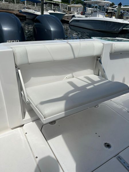 2020 Everglades 255 Center Console