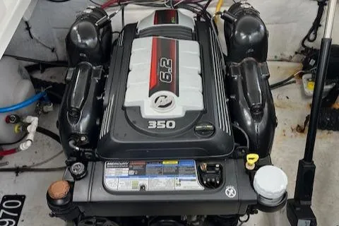  Yacht Photos Pics Engine of 2021 Monterey 295 Sport Yacht, featuring a 6.2L 350 horsepower motor.