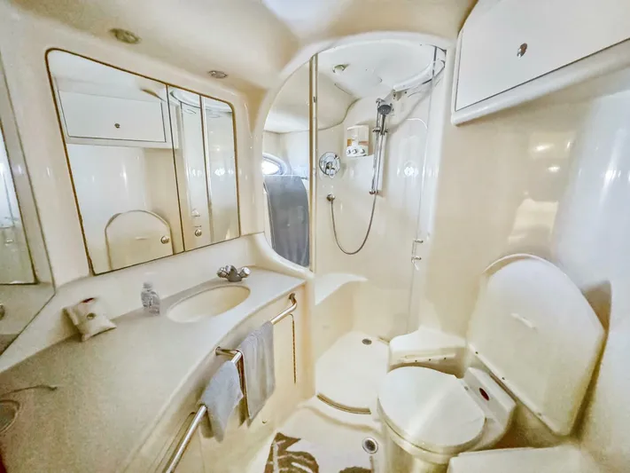 Island Seeker Yacht Photos Pics 2003 Sea Ray 48 Sedan Bridge - Image 12