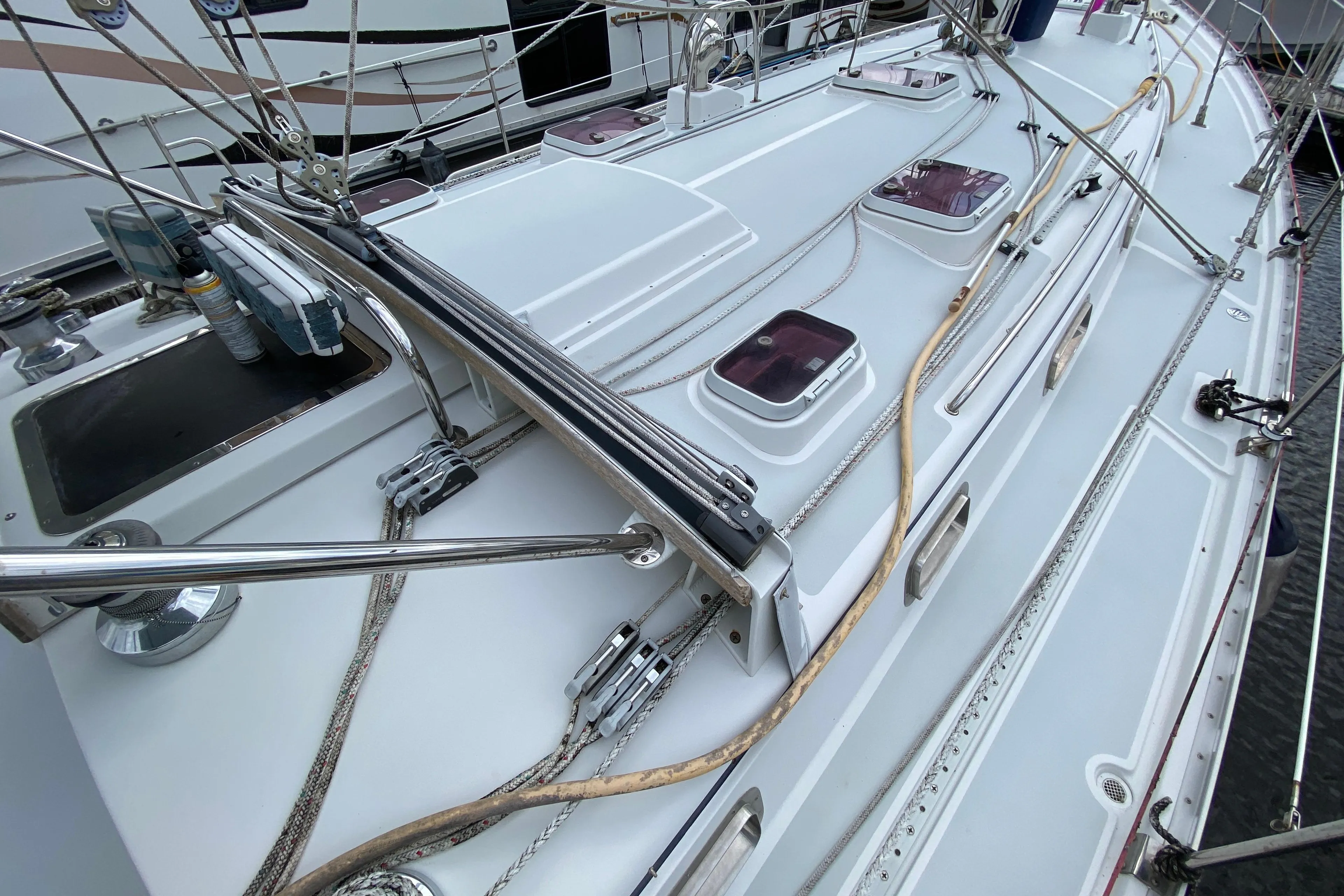 Valiant 50 sailboat deck, 2007 model, featuring rigging and hatches.