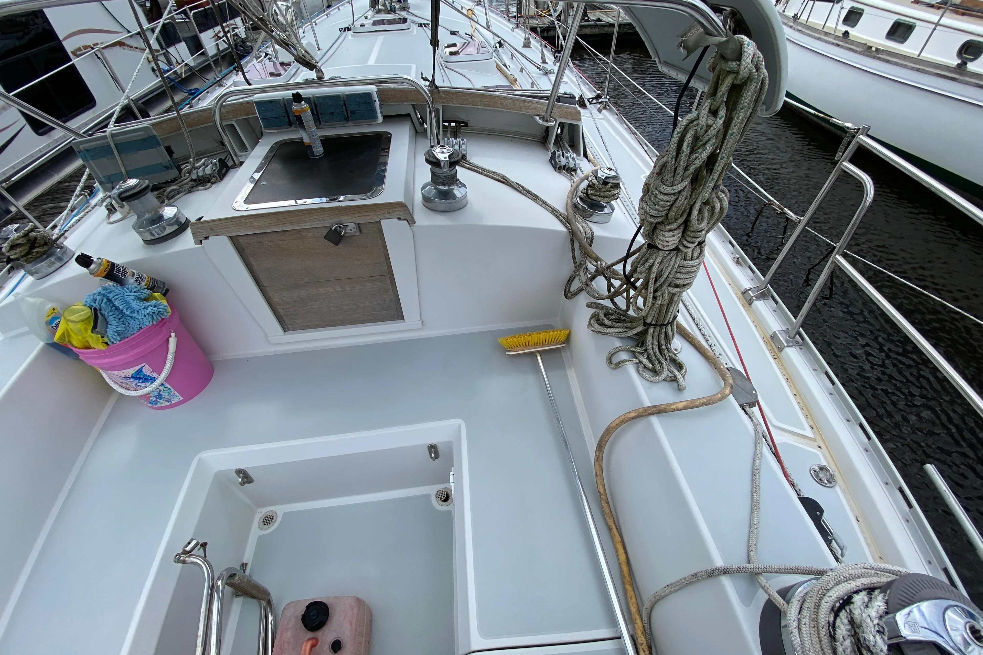 2007 Valiant 50 sailboat deck with ropes, sink, and cleaning supplies.